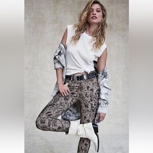 NWT FREE PEOPLE Two Faced Snakeskin High Waist Denim Jeggings Sz 32